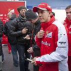 Si Vettel ya era su gran rival en Red Bull, ahora todos las miradas estarán pendientes de lo que el alemán, sucesor de Alonso en Ferrari, pueda conseguir en la escudería del 'cavallino rampante'. De momento, el primer test de Jerez dio el mej...