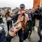 5c8a99f0250000e203c9408a