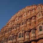 Jaipur es la capital de Rajasthan, el hogar de algunos de los palacios y jardines más bonitos de la India. También forma parte del “Triángulo de Oro”, con el Taj Mahal en Agra y Nueva Delhi. Ver más fotos aquí.