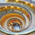 La ciudad dentro de Roma y sede de la Iglesia Católica. Es pequeña, muy pequeña, pero concentra algunas de las obras de arte más importantes que jamás conocerás. Por ejemplo: la Capilla Sixtina. Ver más fotos aquí.