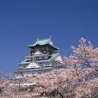 Una visita imprescindible en la ciudad japonesa de Osaka es su castillo, que data del siglo XVI y es uno de los más bellos del país. Aunque debido a incendios o guerras, y hasta rayos, ha sido reconstruido en varias ocasiones, aún conserva su...