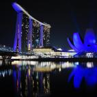 Junto a Hong Kong, Taiwán y Corea del Sur, Singapur es conocido como uno de los cuatro tigres asiáticos, esos nuevos países orientales con un acelerado crecimiento industrial y financiero. Esto ha dejado una importante huella en la ciudad, c...