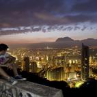 Pero no podemos cerrar la lista de los skyline más recomendables sin esta imagen de Benidorm. Lejos de la imagen tradicional que tenemos de la ciudad, hay miles de opciones para disfrutar de una combinación perfecta entre ciudad cosmopolita, ...