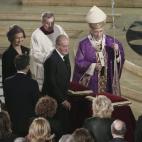 Los reyes a su llegada a la misa por las víctimas del 11-M en la catedral de la Almudena.