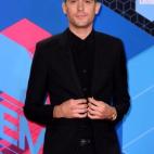 5c8b253a360000ba1a6c958b