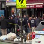 Agentes analizan la zona minutos despu&eacute;s del tiroteo