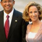 Colabora con la Fundación Internacional para la Libertad, cuyo presidente es Mario Vargas Llosa, y asesora a su partido de cara a las próximas elecciones en El Salvador