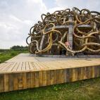 5c8b0f962500000704c9f49e