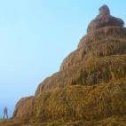 La enorme estructura recuerda a la de los zigurat, antiguas torres mesopotámicas.
