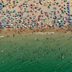 Canadiense nacido en 1955, Canada. Presenta su serie 'Water' (Agua). Web personal