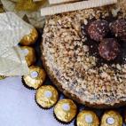 Lo mismo sirve para celebrar un cumpleaños que para servir como postre en Navidad. Su aspecto engaña, ya que prepararla lleva mucho menos tiempo de lo que parece. En Cookpad puedes ver la receta completa.