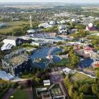 Lejos de parecer algo frívolo, en esta atracción son guías invidentes expertos los que llevan a un reducido grupo por la más completa oscuridad. Tendrán que sortear obstáculos de todo tipo para comprender las dificultades de un entorno des...