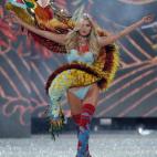 5c8aaaa92500000d04c96a16