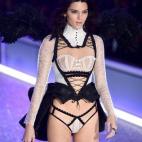 5c8aaac3360000c81a6bd692