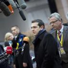 5c8b76db200000430470d49b