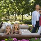 Una de las zonas ajardinadas de la residencia. Posado del año 2012.