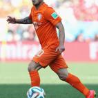 Los dos hermanos de Wesley Sneijder son también futbolistas. El jugador se casó después del Mundial: la fiesta duró tres días, pero antes tuvo que bautizarse como católico (por influencia de su novia ibicenca) y asistir a cursos de cateque...