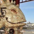 El carrusel es como un acuario mecánico, cada piso corresponde a un nivel del mar y cada atraccion es una criatura de ese nivel, todas mecanizadas y con posibilidades de movimiento dependiendo de cada criatura. Sólo en el tercer nivel, la Supe...