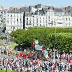 Si no puedes ver a los gigantes en Nantes, este año los podrás encontrar también en Liverpool (Reino unido) e Irlanda. En 2014, la abuela y el muchacho africano han caminado por la ciudad francesa, pero... ¿a quiénes encontrarás en las Isl...