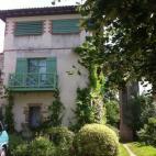 Todas las casas de Clisson que se renuevan tienen que poner por ley ventanas, contraventanas, balcones y persianas verdes o rojizas, para conservar el aspecto del pueblo.