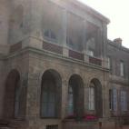 La villa de Lemot se diseñó como un edificio toscano pero lo acabó su hijo, que se desvió del proyecto original hacia un estilo de villa noble romana. La familia habitaba la casa un mes al año.