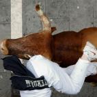 5c8b6b30240000f404a4aa7d