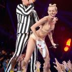 NEW YORK, NY - AUGUST 25: Robert Thicke and Miley Cyrus perform during the 2013 MTV Video Music Awards at the Barclays Center on August 25, 2013 in the Brooklyn borough of New York City. (Photo by Jeff Kravitz/FilmMagic for MTV)