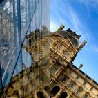 Es el museo más visitado del mundo con más de 8 millones de personas recorriendo sus galerías. Abrió al público en 1793, su extensa colección previa al impresionismo fue formada con obras donadas por la monarquía francesa y los expolios d...