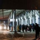 El paso fronterizo de Siret se ha convertido en la alternativa para huir de Ucrania a otras fronteras masificadas como la polaca.