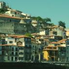El siguiente punto en mi lista de cosas por hacer era un pequeño crucero turístico por el Duero. Me estaba ciñendo ejemplarmente a mi decisión de tomármelo todo con más calma el segundo día. Los cruceros fluviales blue boats están oper...