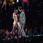 NEW YORK, NY - AUGUST 25: Miley Cyrus and Robin Thicke performs onstage during the 2013 MTV Video Music Awards at the Barclays Center on August 25, 2013 in the Brooklyn borough of New York City. (Photo by Neilson Barnard/Getty Images for MTV)