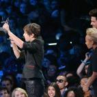 NEW YORK, NY - AUGUST 25: Austin Mahone, Adam Lambert, and Emeli Sande during the 2013 MTV Video Music Awards at the Barclays Center on August 25, 2013 in the Brooklyn borough of New York City. (Photo by Rick Diamond/Getty Images for MTV)