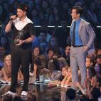NEW YORK, NY - AUGUST 25: Justin Timberlake (L) and Joseph Gordon-Levitt onstage during the 2013 MTV Video Music Awards at the Barclays Center on August 25, 2013 in the Brooklyn borough of New York City. (Photo by Rick Diamond/Getty Images for MTV)