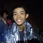 Miembros de la marina acceden al interior de la cueva, donde examinan a todos. Aseguran que tienen &quot;buena salud&quot;, les hacen llegar comida para 4 meses, tiempo que podr&iacute;a durar el rescate. Adem&aacute;s, todos reciben sus primera...