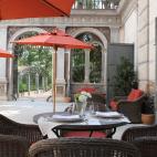 Francis Ford Coppola es propietario de Palazzo Margherita en la ciudad italiana de Bernalda. El director dice que &quot;Palazzo Margherita es mi sue&ntilde;o hecho realidad. Sus jardines m&aacute;gicos, la familia reunida en su magn&iacute;fico ...