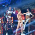 NEW YORK, NY - AUGUST 25: Miley Cyrus performs during the 2013 MTV Video Music Awards at the Barclays Center on August 25, 2013 in the Brooklyn borough of New York City. (Photo by Rick Diamond/Getty Images for MTV)