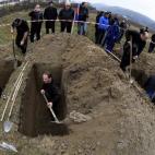 5c8b2ede230000d504245083