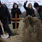 5c8b2ede2400000a05a44b2c