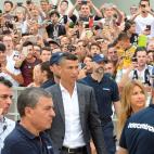 5c8a5740250000e203c8ecb1