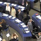 El mismo día, los diputados de su partido se pusieron de espaldas a la orquesta mientras tocaban el himno de la UE.