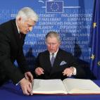 Y el duque de Edimburgo, que estuvo en febrero de 2001, cuando el presidente de la Cámara era Jerzy Buzek.