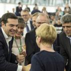Y Tsipras, que fue a contar su versión de la historia de terror que fue la negociación del rescate a Grecia el pasado julio de 2015.