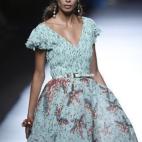 La clásica exuberancia de Montesinos tuvo un punto comedido con estos sencillos y bonitos estampados de estrellas de mar pixeladas. ¿O eran teselas?