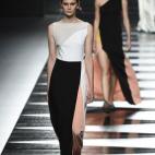 Sus vestidos geométricos y de colores están llenos de movimiento y pueden convertirse en un fondo de armario para BBCs (bodas, bautizos y comuniones). Y se venderán en El Corte Inglés a precios bastante asequibles.