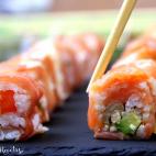 ▶️ Ingredientes. Para el de salm&oacute;n: cuatro lonchas de salm&oacute;n ahumado, un aguacate, 100 gramos de at&uacute;n en aceite, arroz de sushi, salsa de soja para acompa&ntilde;ar. Para el de jam&oacute;n serrano: jam&oacute;...