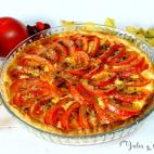 ▶️ Ingredientes: masa de hojaldre,- una cucharada sopera de mostaza amarilla, un paquete de queso rallado o mozzarella rallada, tres o cuatro tomates, sal, aceite de oliva virgen y or&eacute;gano seco molido. ▶️ Encuentra aqu&i...