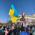 Ojo a la forma del cartel, una metáfora del liderazgo de Putin.