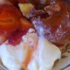 Utiliza las frutas de estación y colócalas en la parrilla. Eso sí, ten cuidado con el fuego. Mira la receta completa aquí.