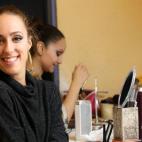 Todos los protagonistas de The Hole Zero se maquillan personalmente. Antes de que la función se estrenase en Málaga recibieron clases para poder hacerlo sin ayuda de profesionales.