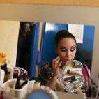 Nacida en Barcelona, intepreta a la supuestamente ingenua DJ Lucy sobre el escenario. Hacerse la tonta es su secreto.